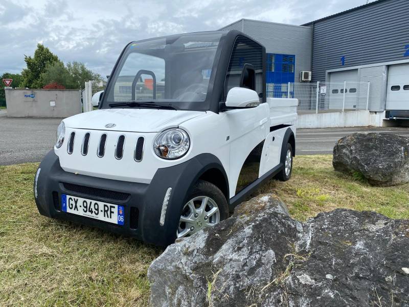 UTILITAIRE TOUS CHEMINS 4X4 DISPONIBLE ENTRE LYON ET VILLEURBANNE 