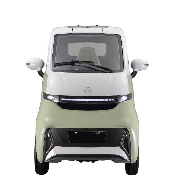 Toute petite voiture speciale stationnement gratuit 