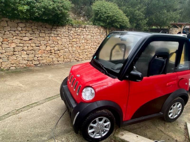 Voiture électrique pour personnes agées avec grande autonomie