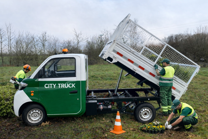 MEILLEUR PETIT CAMION ELECTRIQUE ROBUSTE EST PAS CHER LE CITY TRUCK EST PARFAIT POUR LES VIESPACES VERT DES VILLES