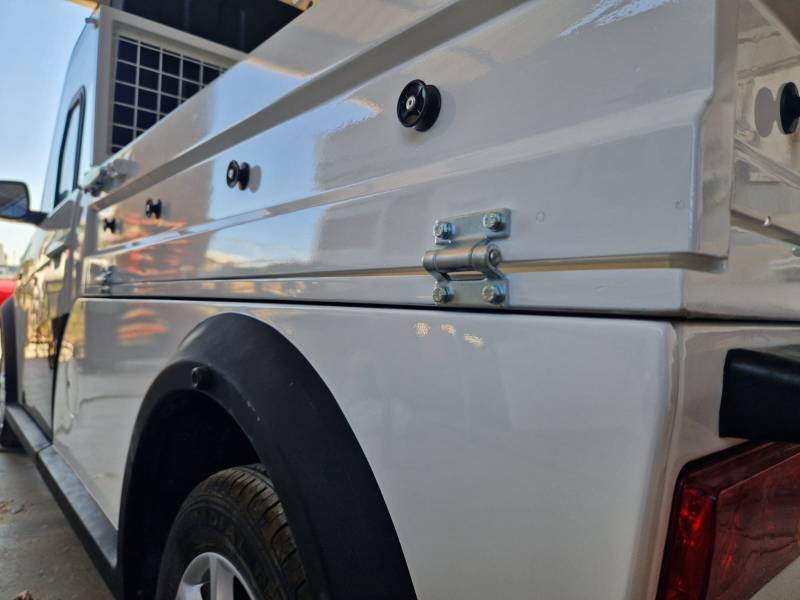 UTILITAIRE SANS PERMIS ELECTRIQUE AVEC PLATEAU FIXE DISPONIBLE POUR LA REGION AUVERGNE RHONE ALPES 