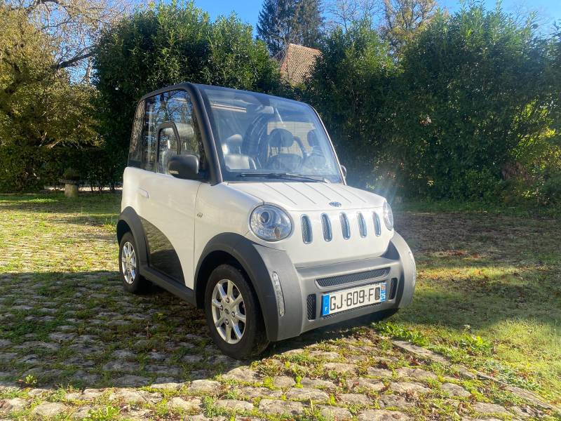 vOITURE ELECTRIQUE SANS PERMIS AVEC LA PLUS GRANDE AUTONOMIE DISPONIBLE EN CONCESSION DANS LE 44 PROCHE DE NANTES