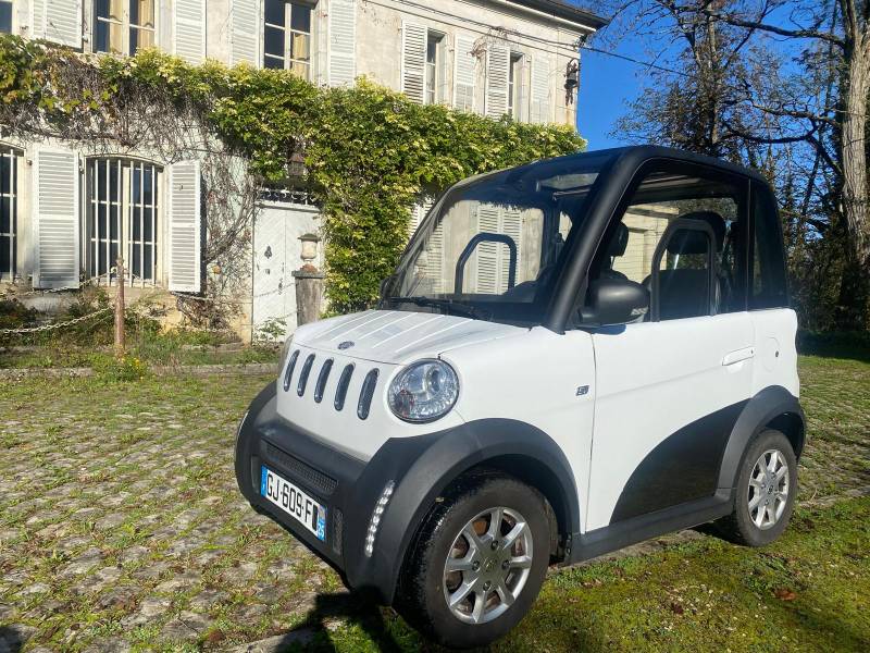 A NANTES DANS LE DEPARTEMENT 44 LA MEILLEURE VOITURE ELECTRIQUE SANS PERMIS DISPONIBLE