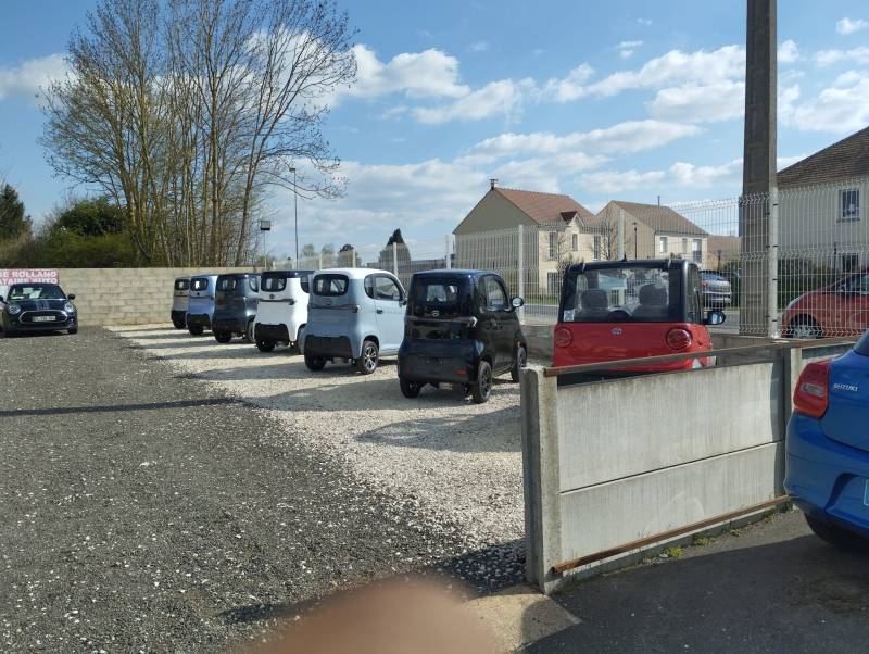 EXPOSITION DE VOITURES ELECTRIQUES SANS PERMIS A NANTES DANS LE DEPARTEMENT DE LA LOIRE ATLANTIQUE 