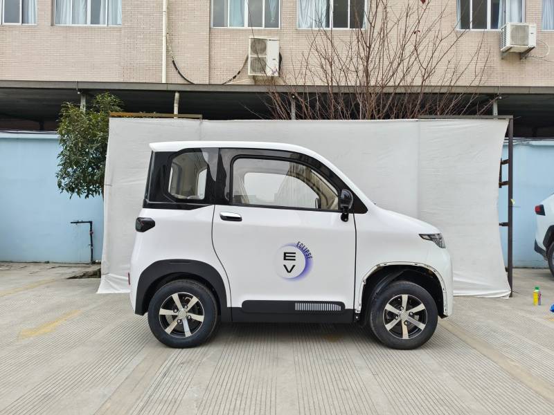 Voiture sans permis électrique sécurisée à LA TESTE DE BUCH en GIRONDE département 33 – Cage acier et stabilité maximale
