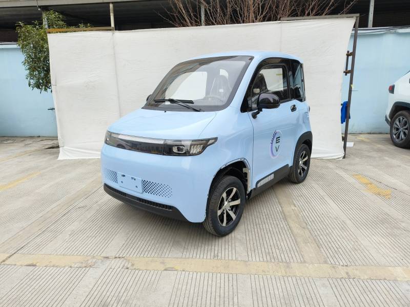 PARIS PETITE VOITURES compactes et robustes pour collectivités et entreprises