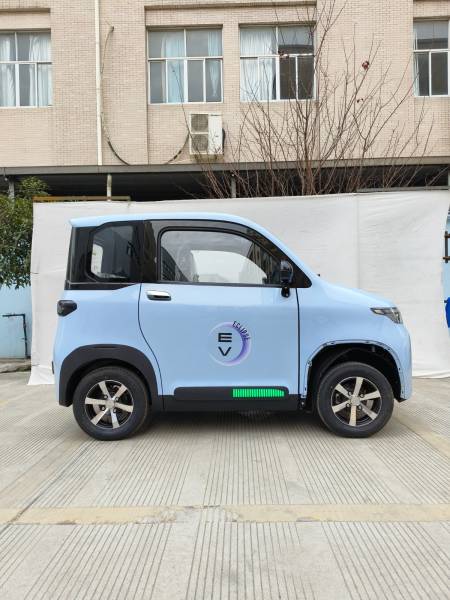 Paris : Fourgonnettes électriques compactes et robustes pour collectivités et entreprises