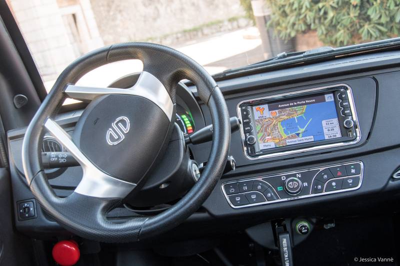 2quipements de la petite voiture électrique sans permis 