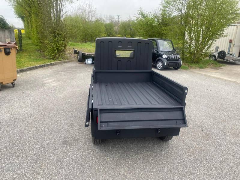 Petit camion pick up utilitaire électrique sans permis pour la ville 